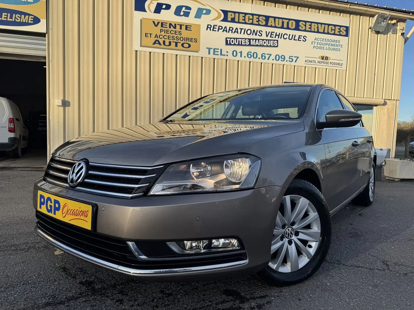 Volkswagen Passat 2.0 TDI 140CH FAP CONFORTLINE Beige - 1