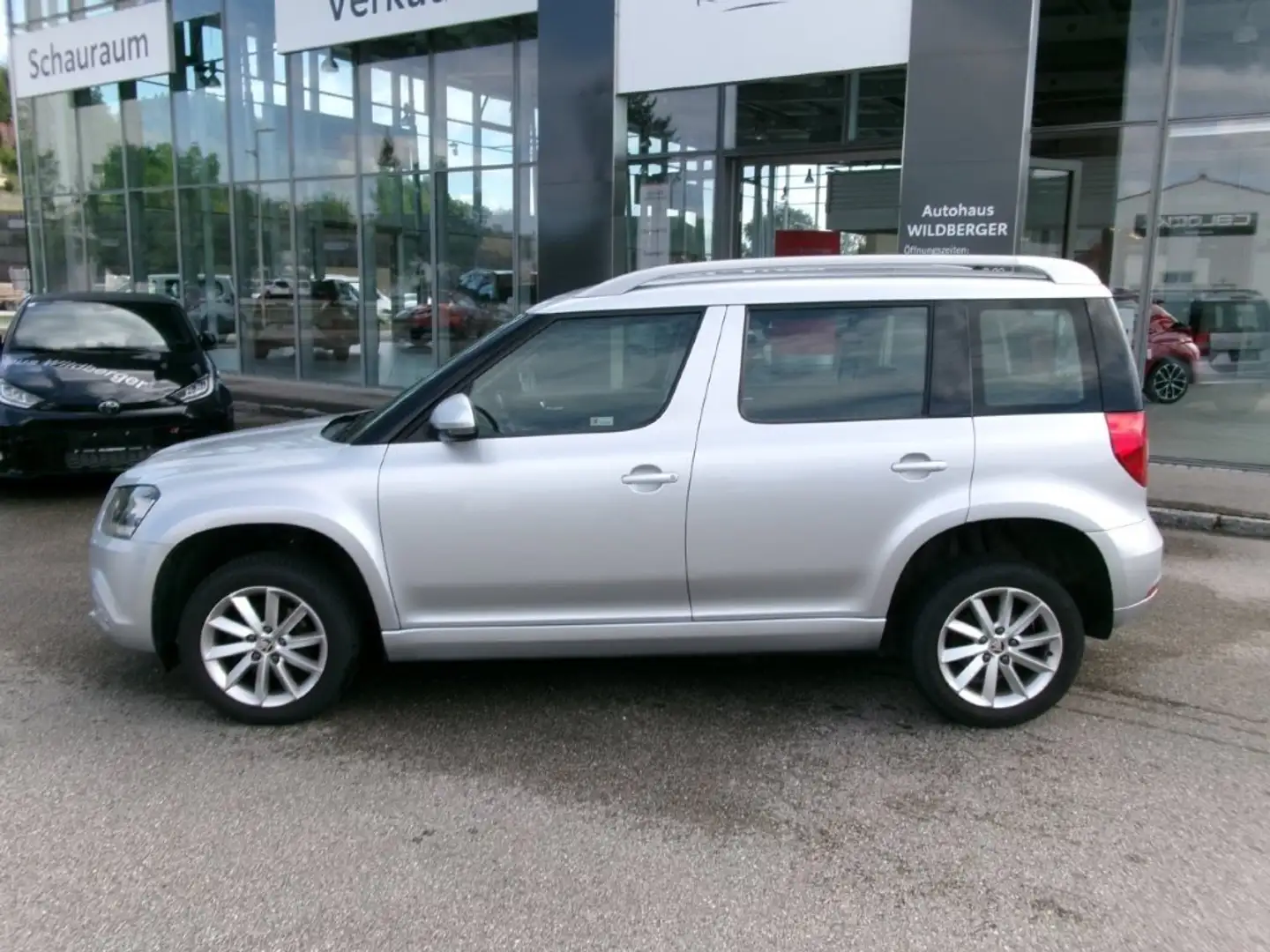 Skoda Yeti Yeti 2,0 TDI SCR 4x4 Ambition Silber - 2