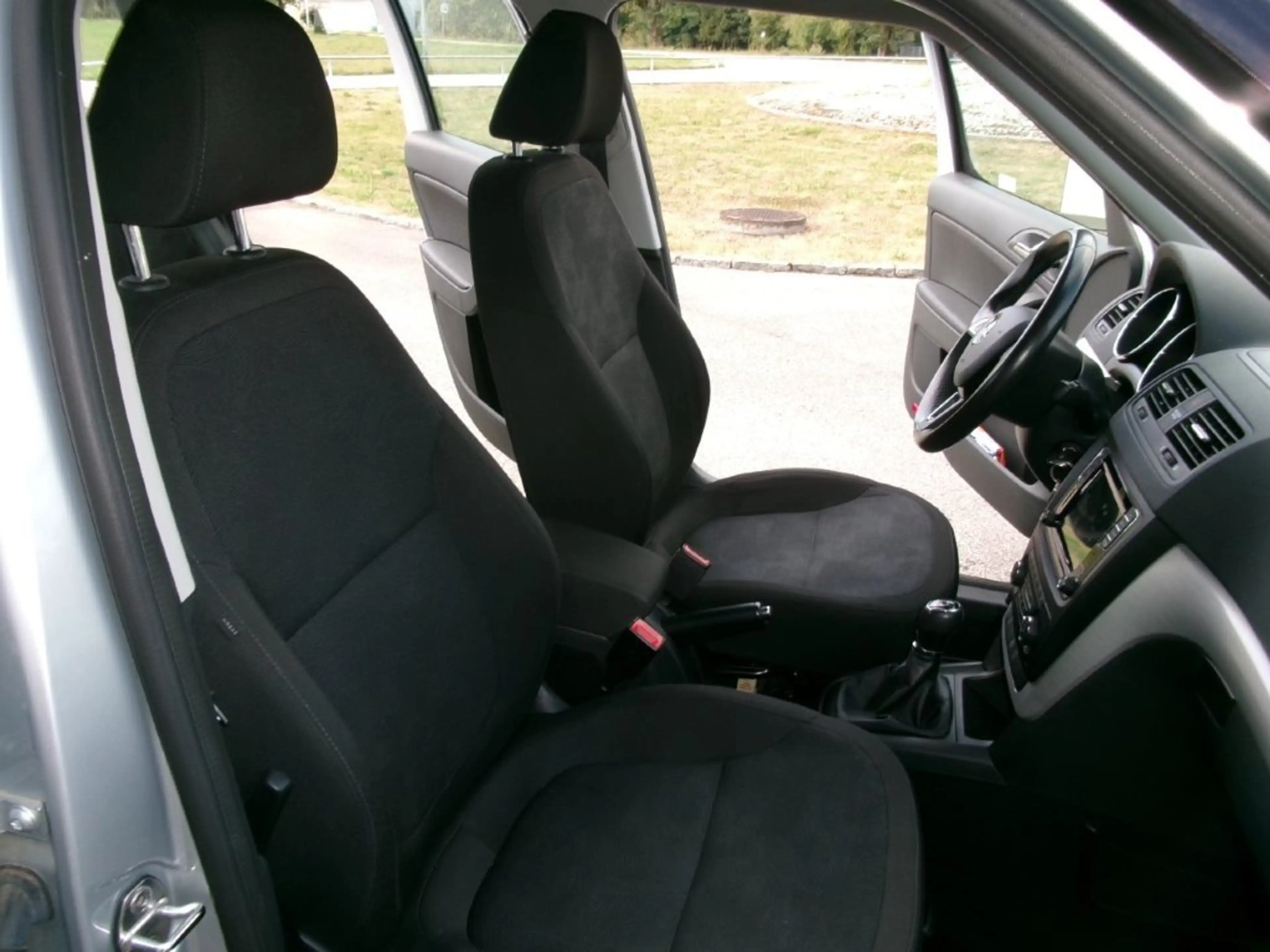 Skoda Yeti Yeti 2,0 TDI SCR 4x4 Ambition — photo 14