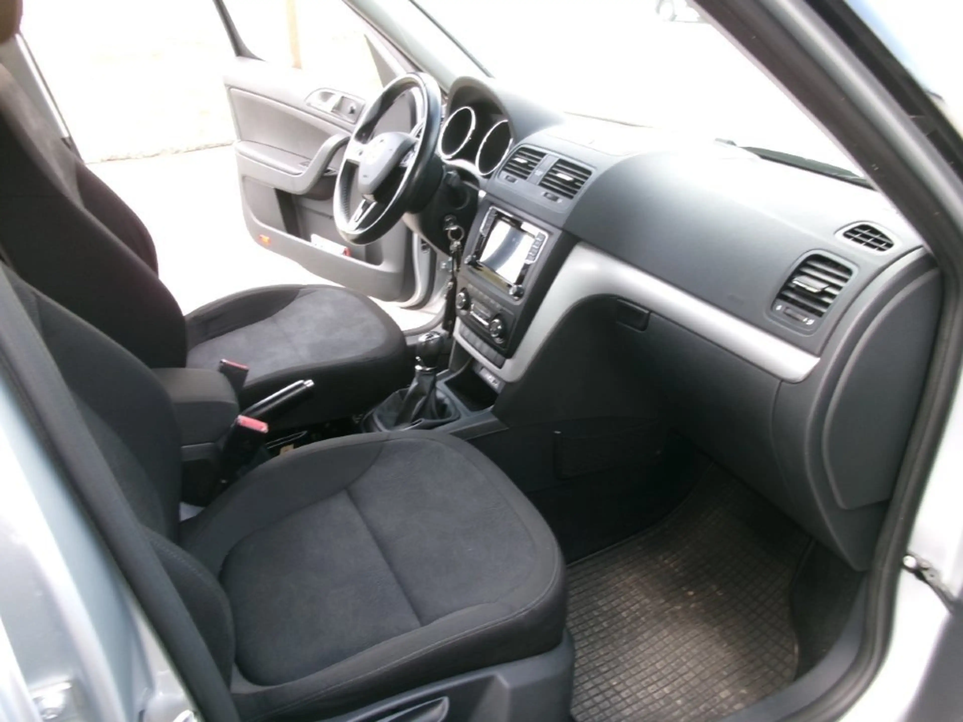 Skoda Yeti Yeti 2,0 TDI SCR 4x4 Ambition — photo 13