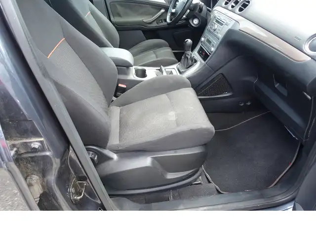 Ford S-Max view 26