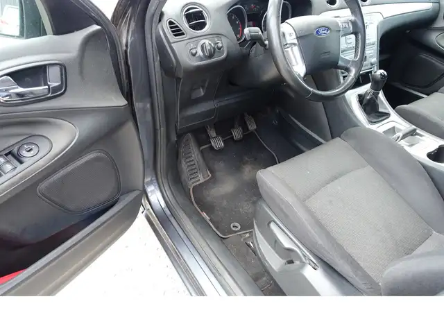 Ford S-Max view 8