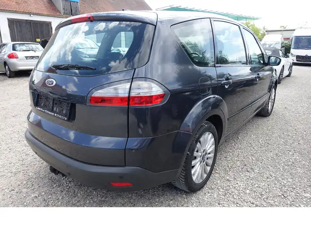 Ford S-Max view 4