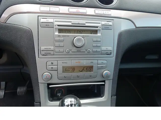 Ford S-Max view 12