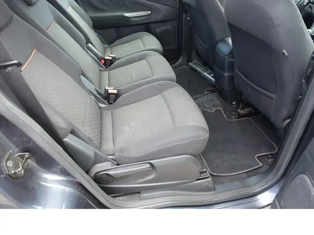 Ford S-Max view 23