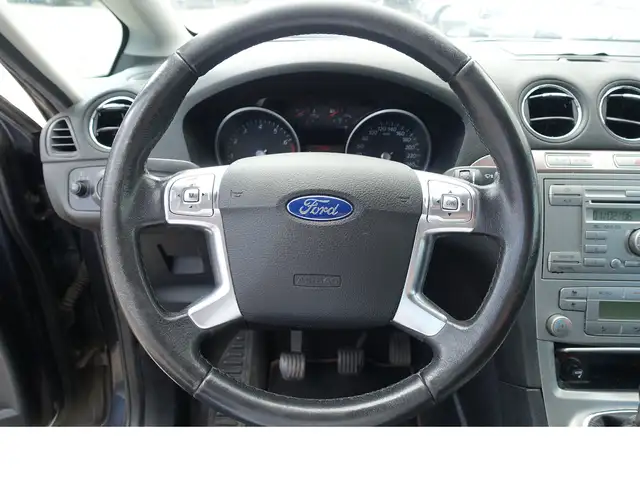 Ford S-Max view 11