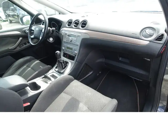 Ford S-Max view 27