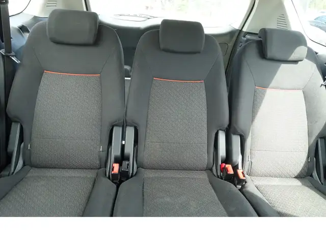 Ford S-Max view 10