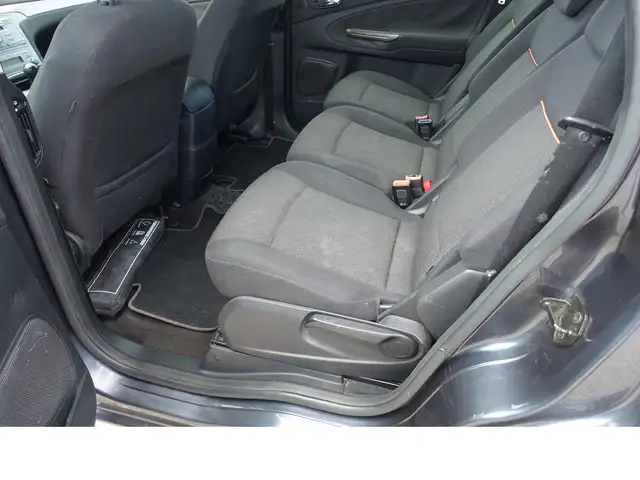 Ford S-Max view 24