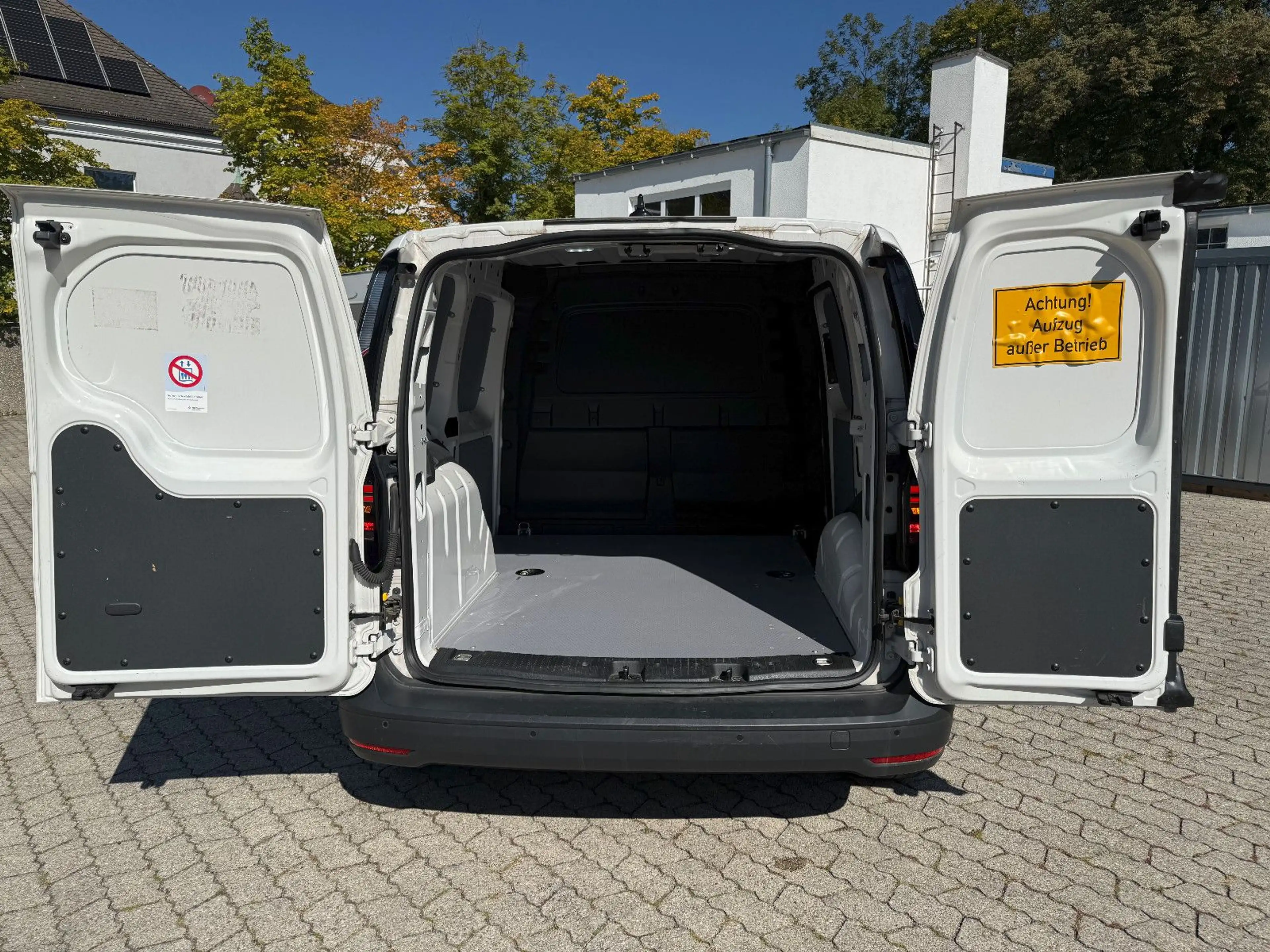 Volkswagen Caddy Cargo 2.0 Tdi DSG LED Navi Flügeltüren — photo 11