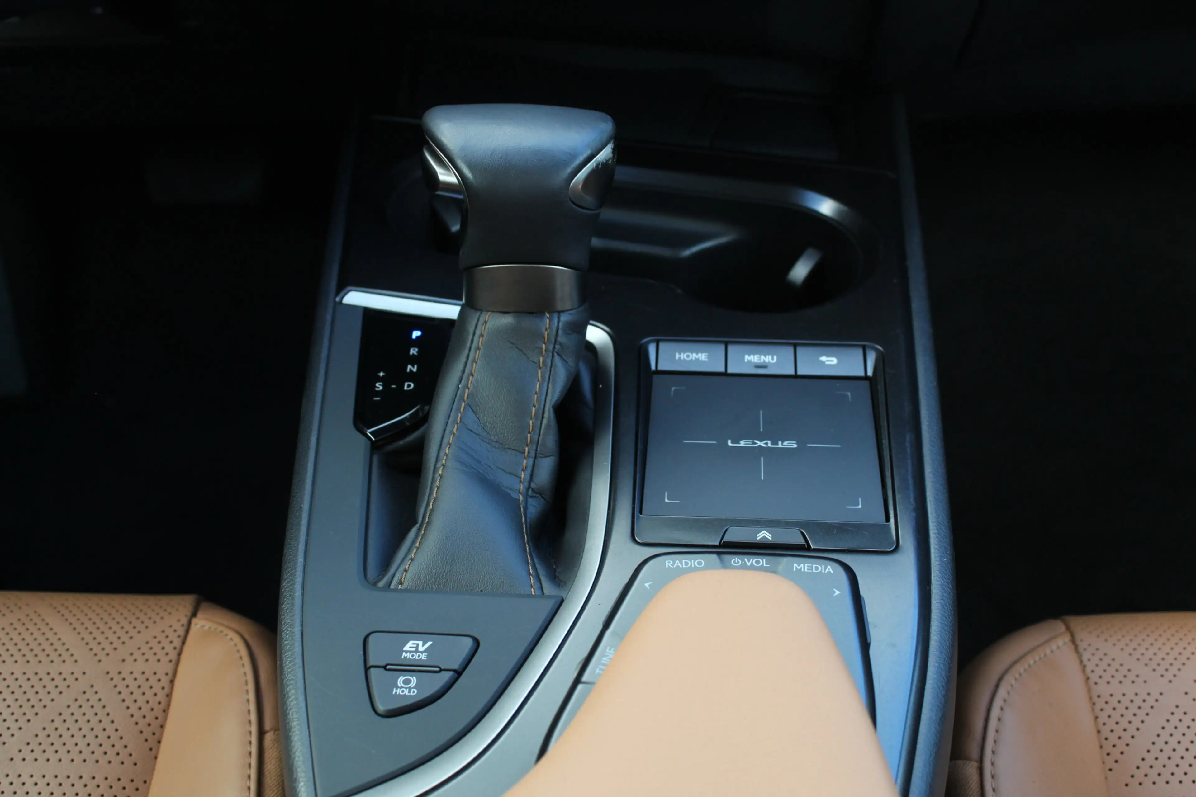 Lexus UX 250h Luxury Line / Carplay / Camera / Leer — photo 15
