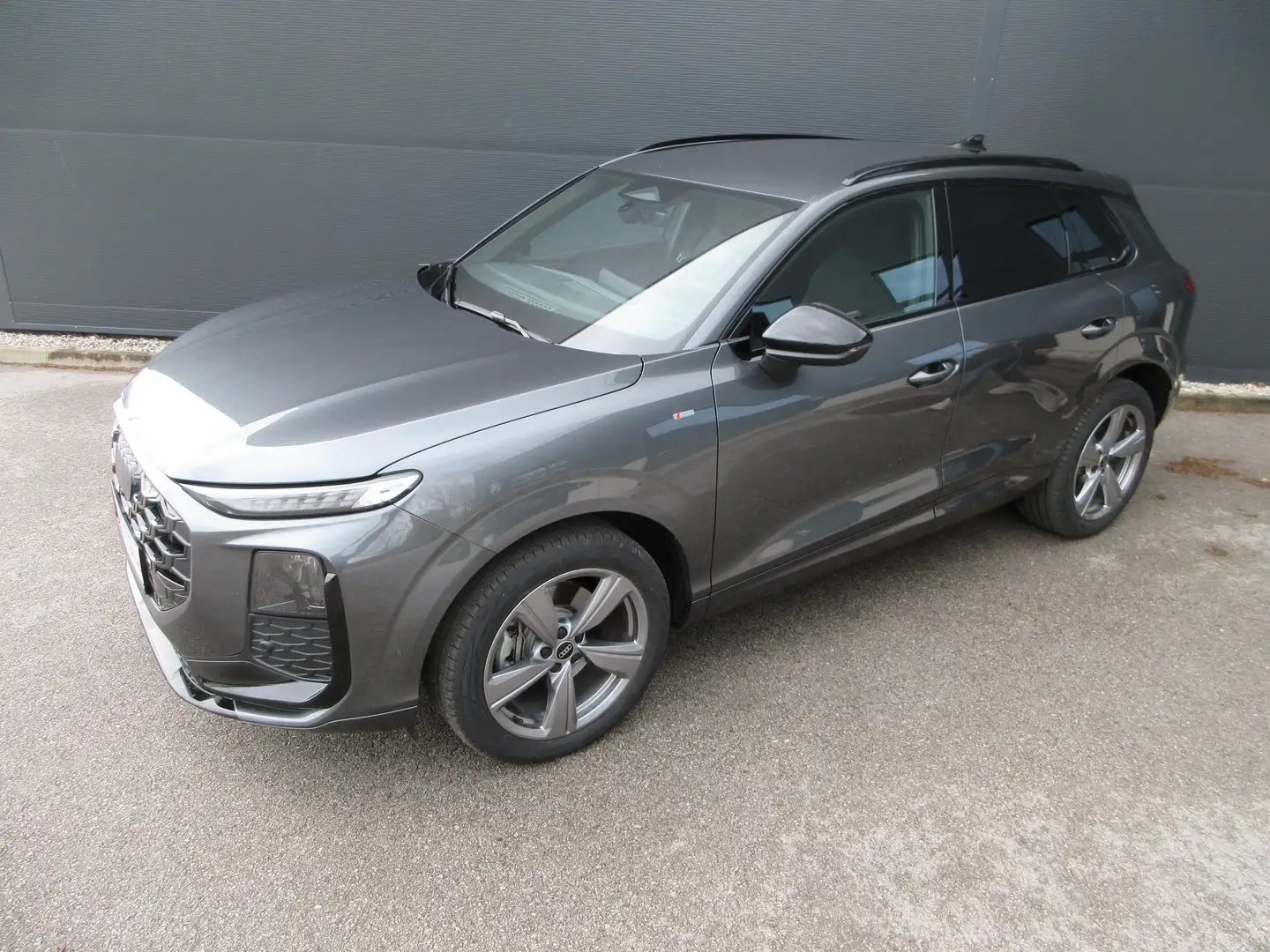 Audi Q3 TDI 110 kW Grau - 2