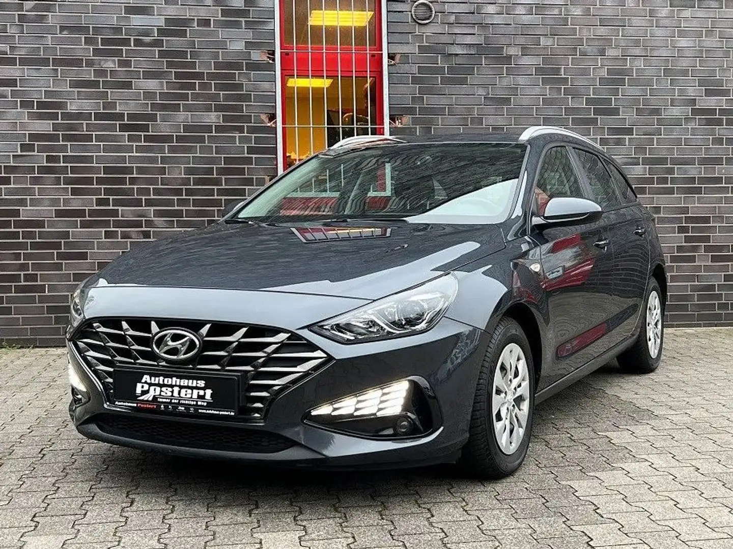 Hyundai i30 cw 1,0T Facelift Automatik Grau - 1