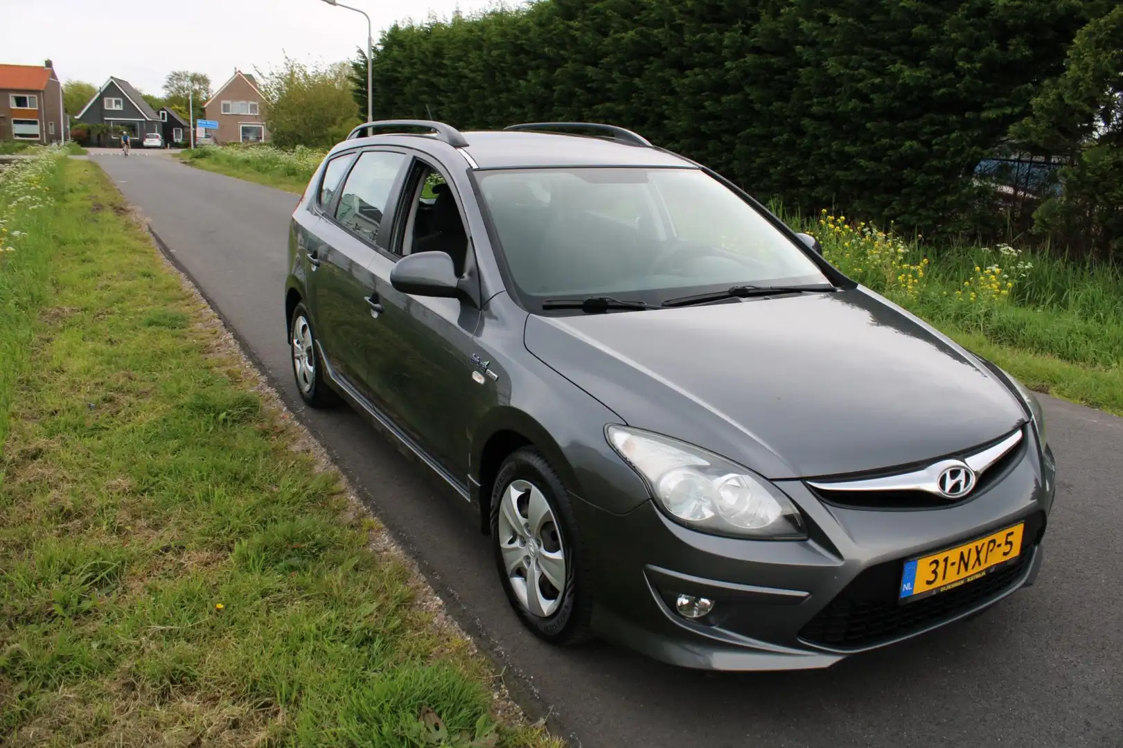 Hyundai i30 CW 1.4i i-Drive Cool met Airco Grijs - 2