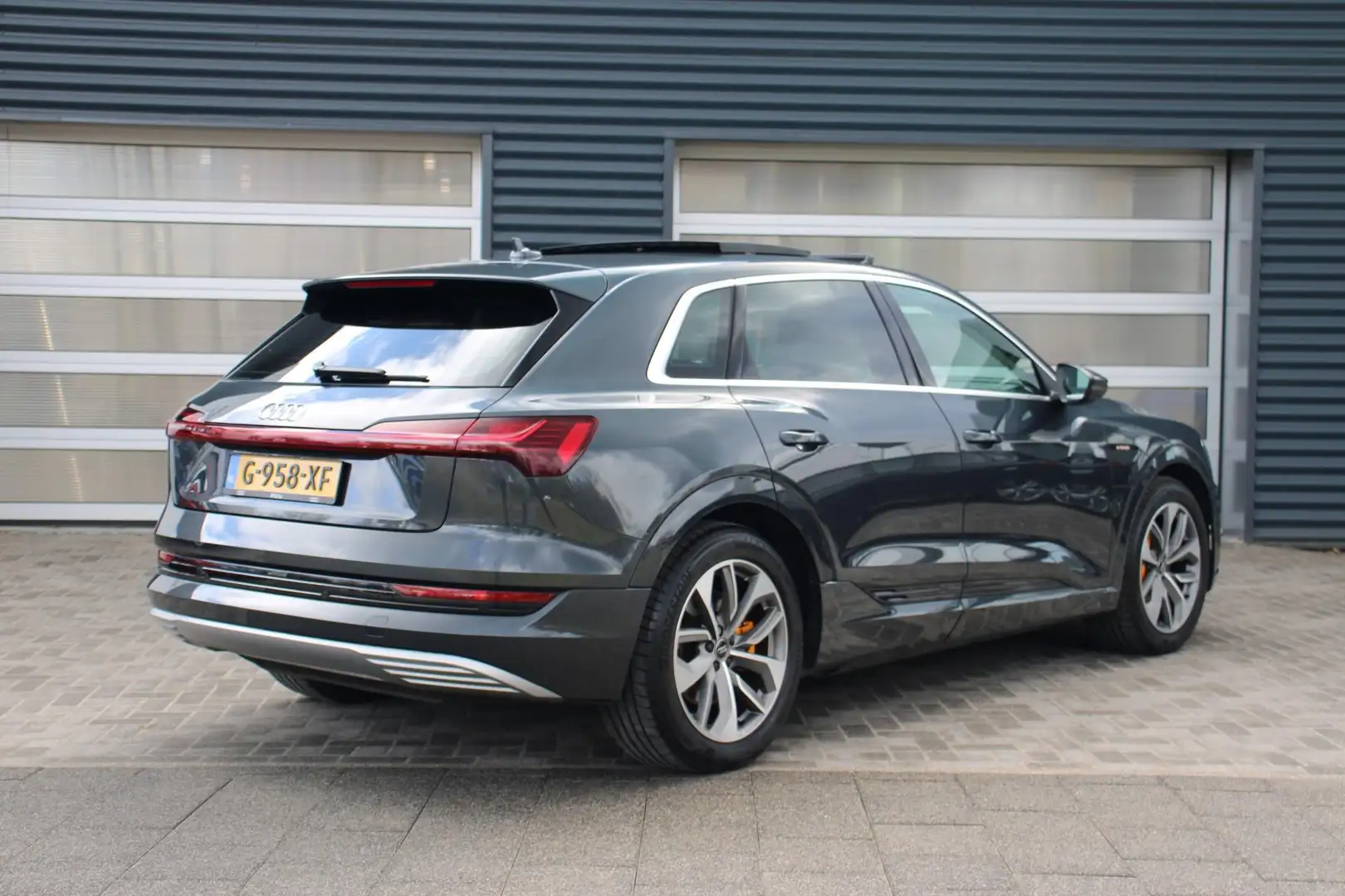 Audi e-tron 55 408pkquattro advanced 95 kWh | Panoramadak | Lu Gris - 2