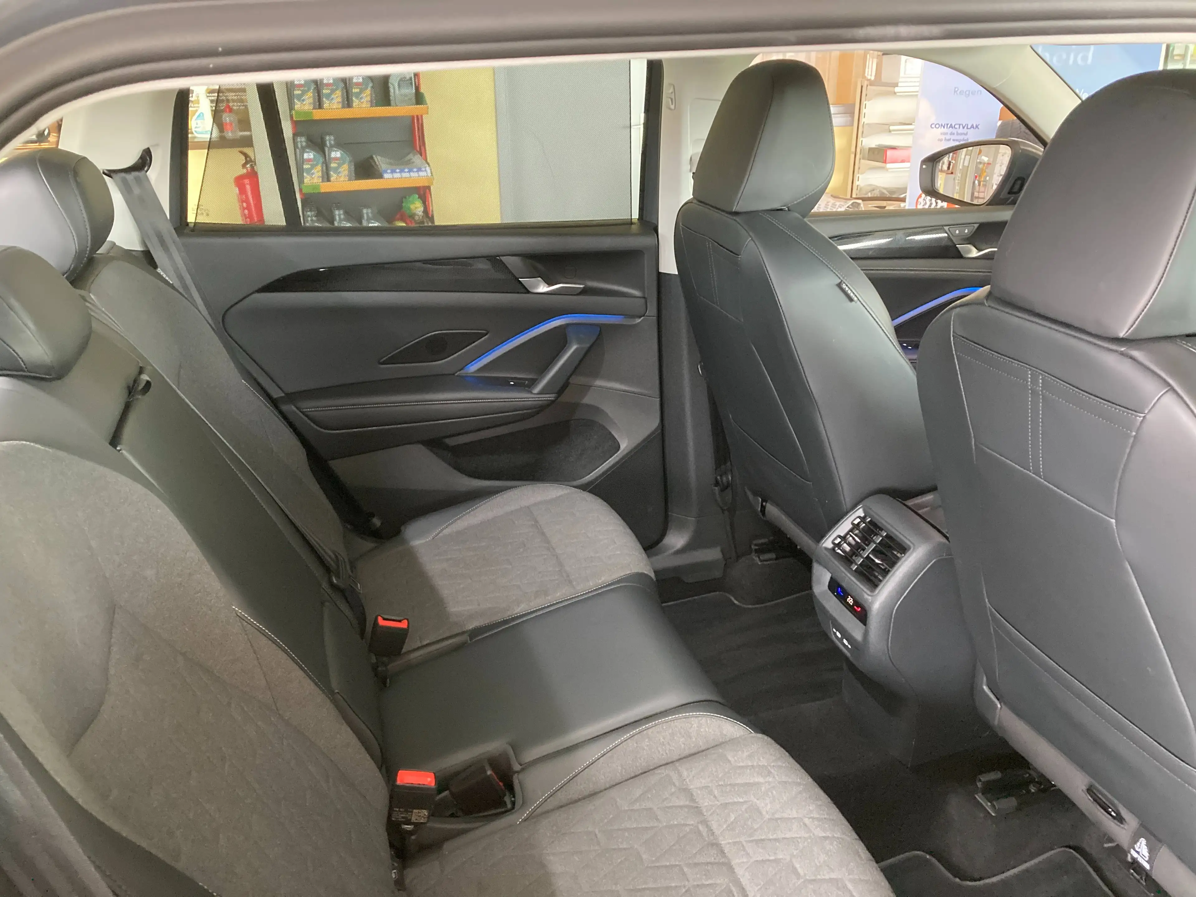 Volkswagen Tayron Tayron 150eTSI -AUTOMAAT - 7 zetel -GPS -Airco 3zone -App -MATRIX -Cam 360° -Trekhk — photo 13