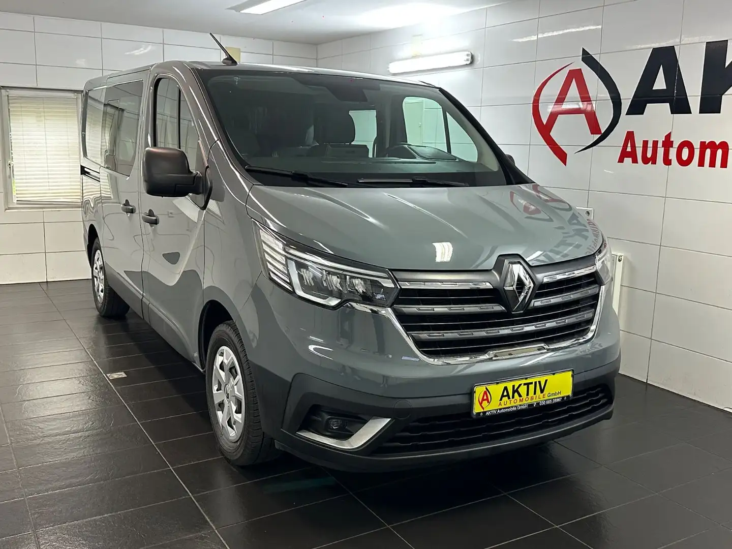 Renault Trafic L1H1 Doka 3,0t Komfort*Automatik*30 Tkm* Grau - 1