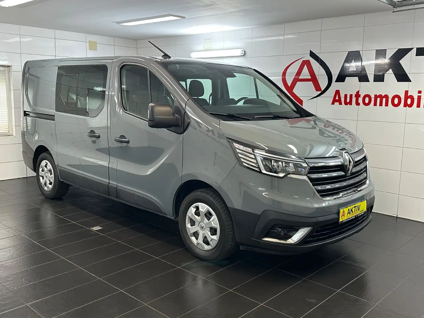 Renault Trafic L1H1 Doka 3,0t Komfort*Automatik*30 Tkm* Grau - 2