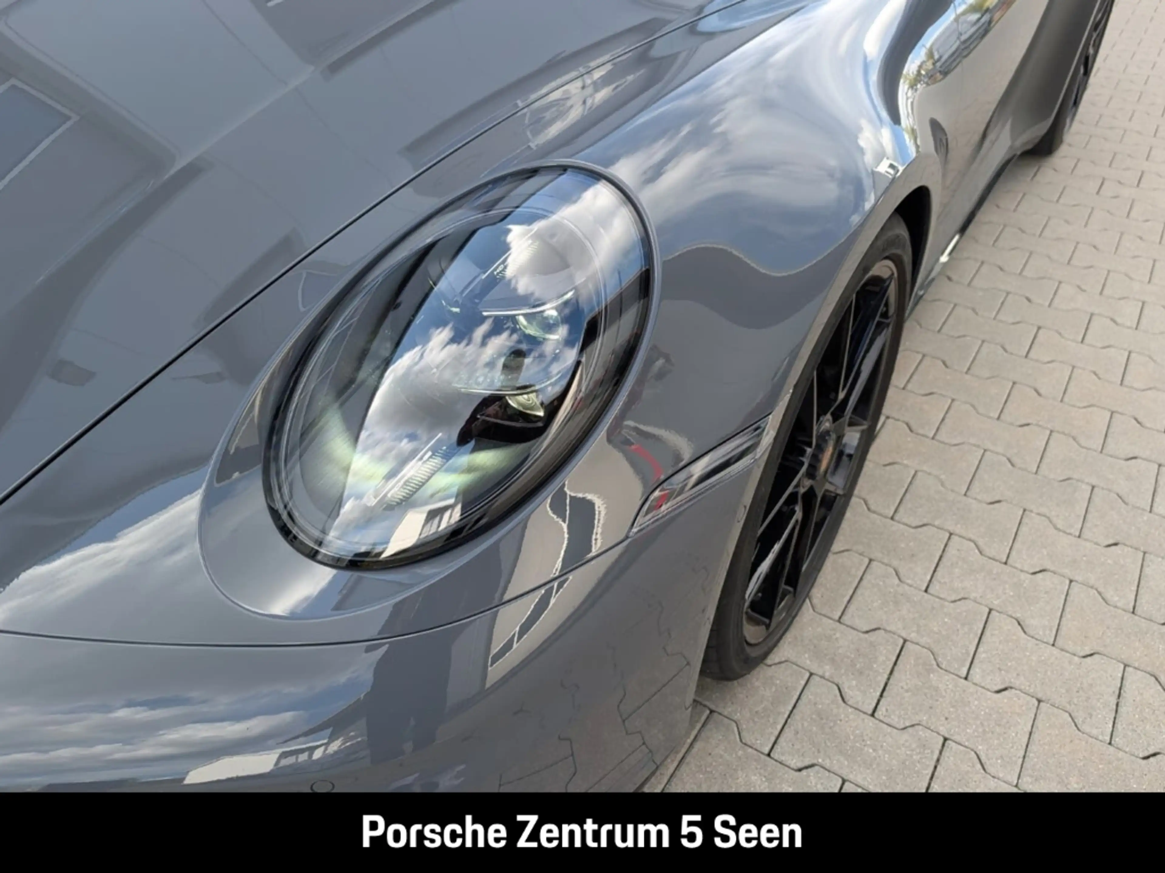 Porsche 992 -2 (911) Carrera GTS Cabriolet — photo 8