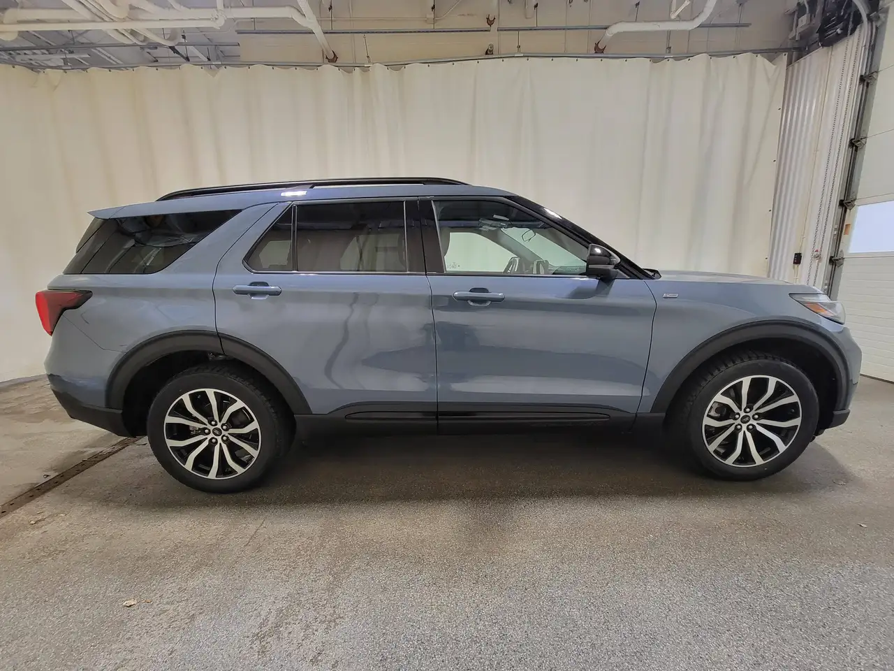 Ford Explorer снимка Ford Explorer