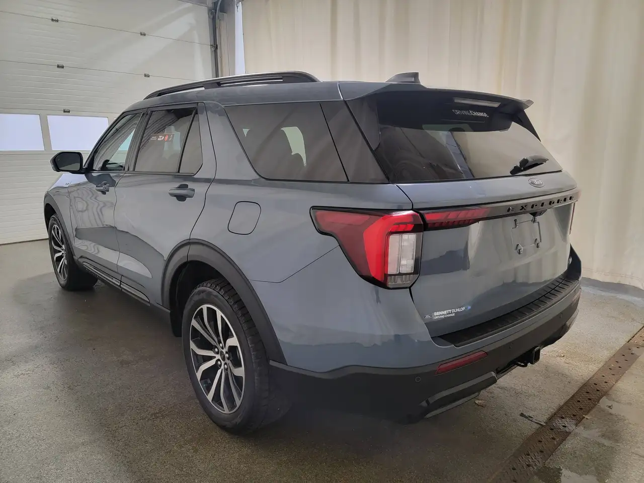 Ford Explorer снимка Ford Explorer