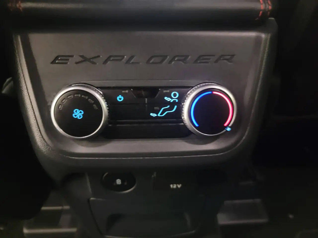 Ford Explorer снимка Ford Explorer
