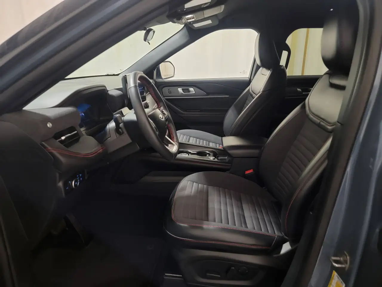 Ford Explorer снимка Ford Explorer