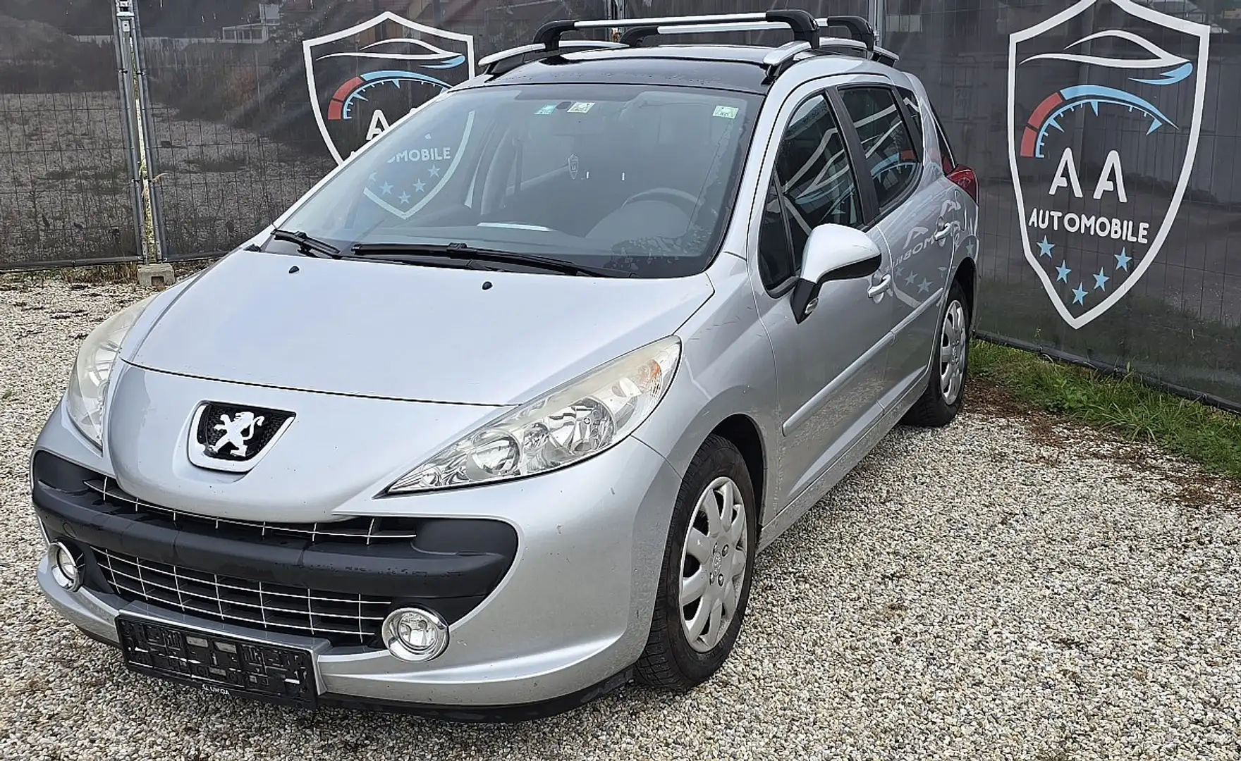 Peugeot 207 SW Trendy 1,4 16V VTi Grau - 1