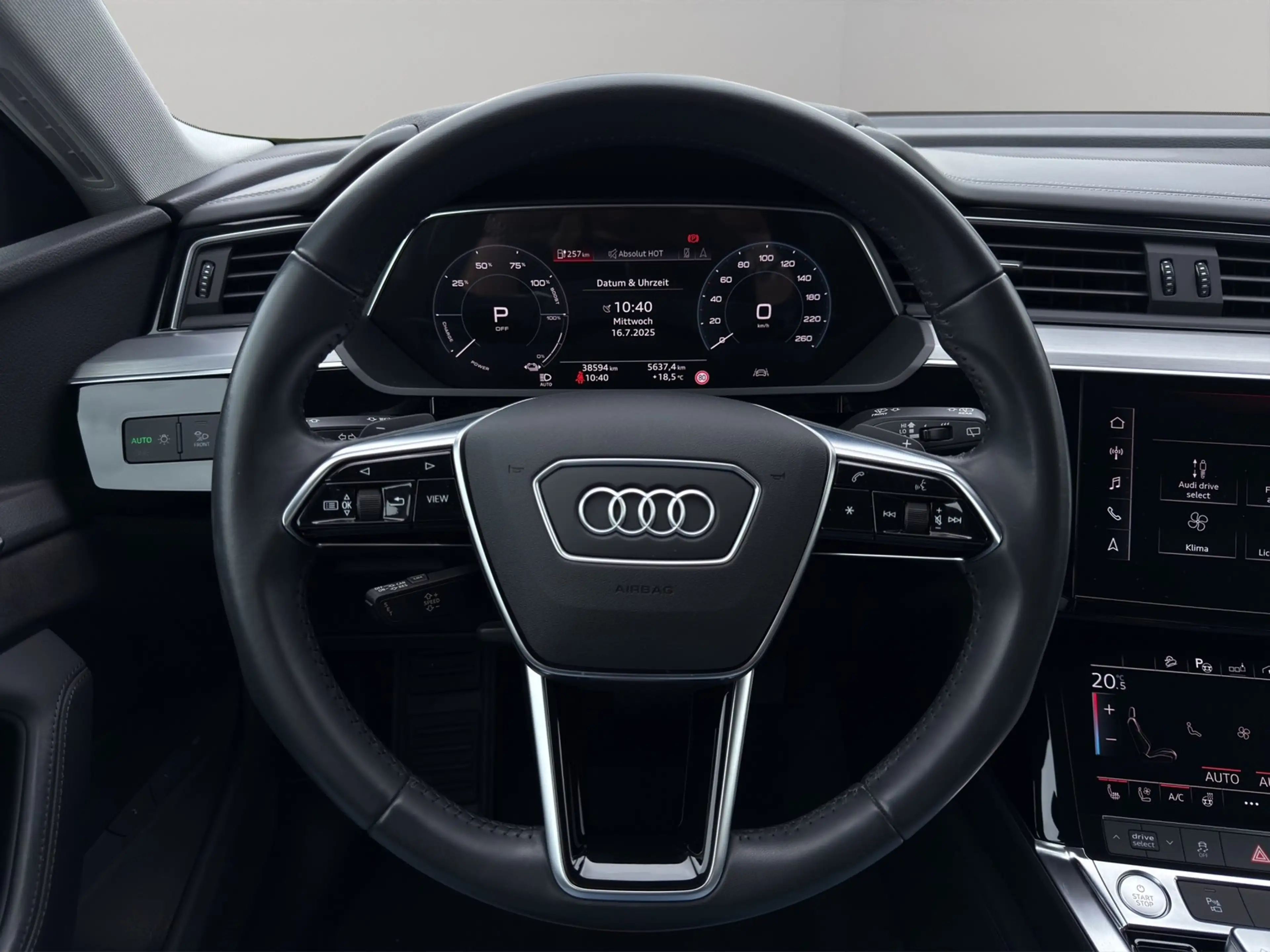 Audi e-tron advanced 55 quattro 300 advanced — photo 8