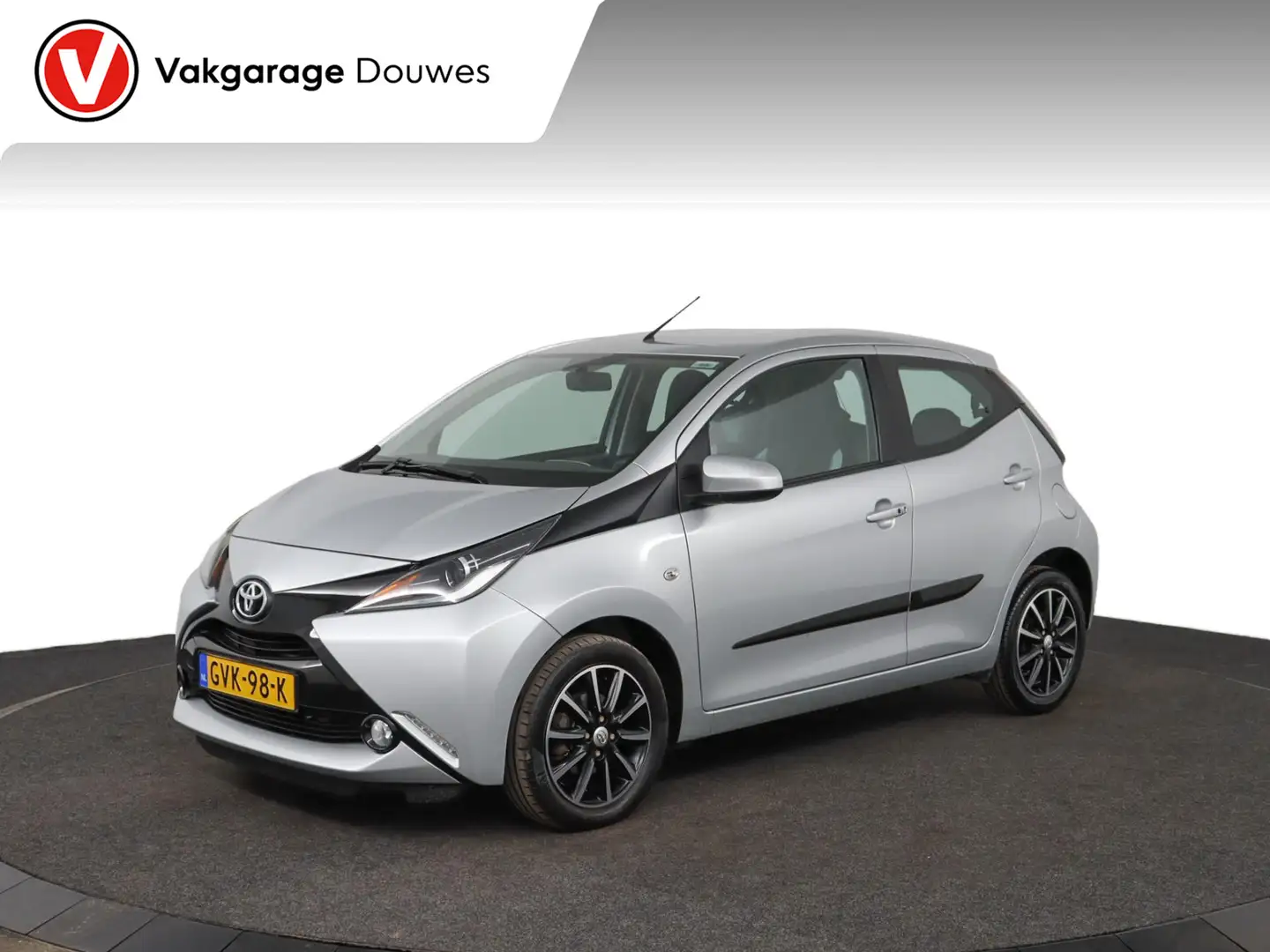 Toyota Aygo 1.0 VVT-i x-clusiv |Automaat |Camera |5drs |Airco Grijs - 1