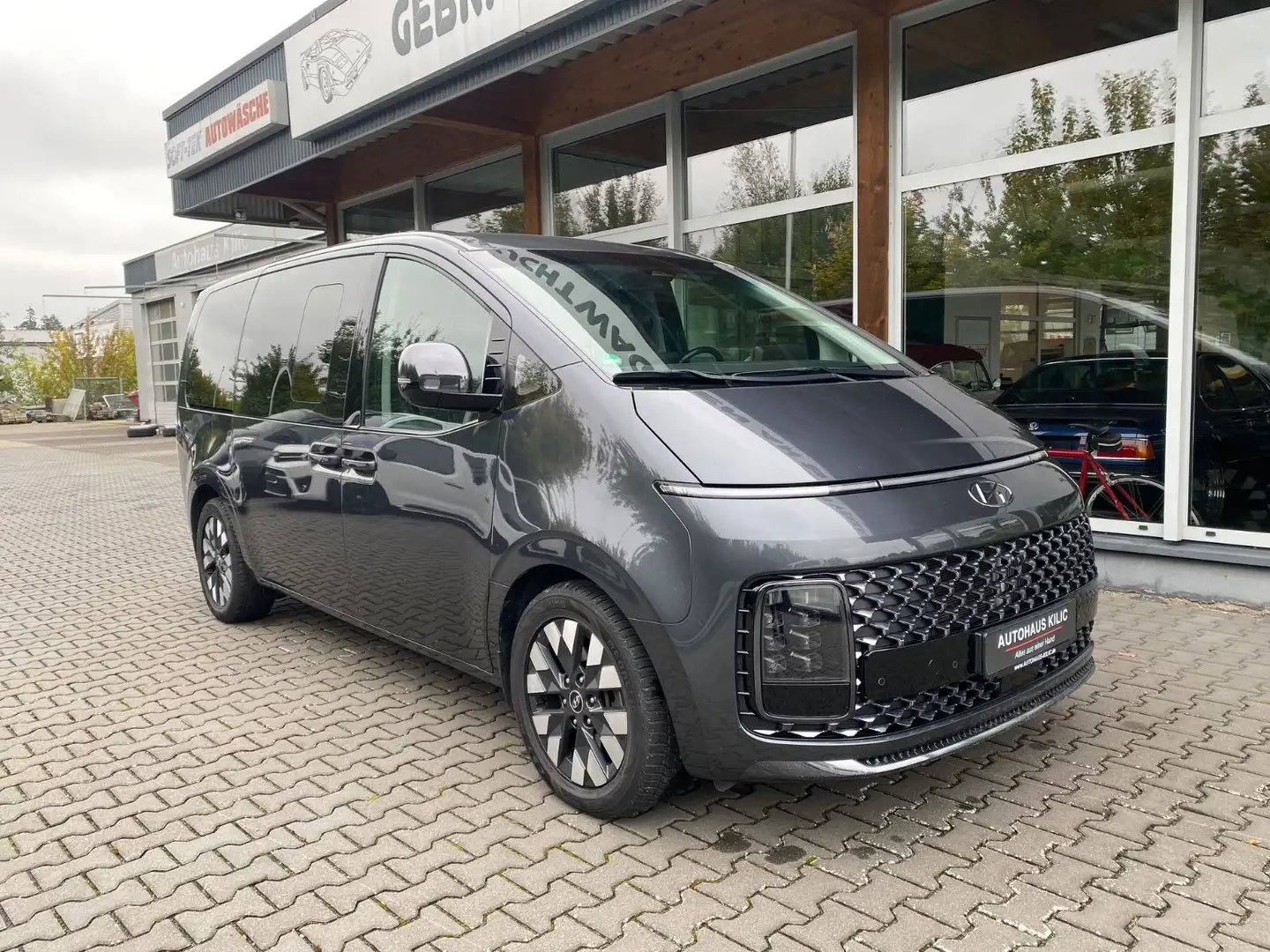 Hyundai STARIA Signature 4WD Relax Sitze Voll Sitzbelüft Grau - 1