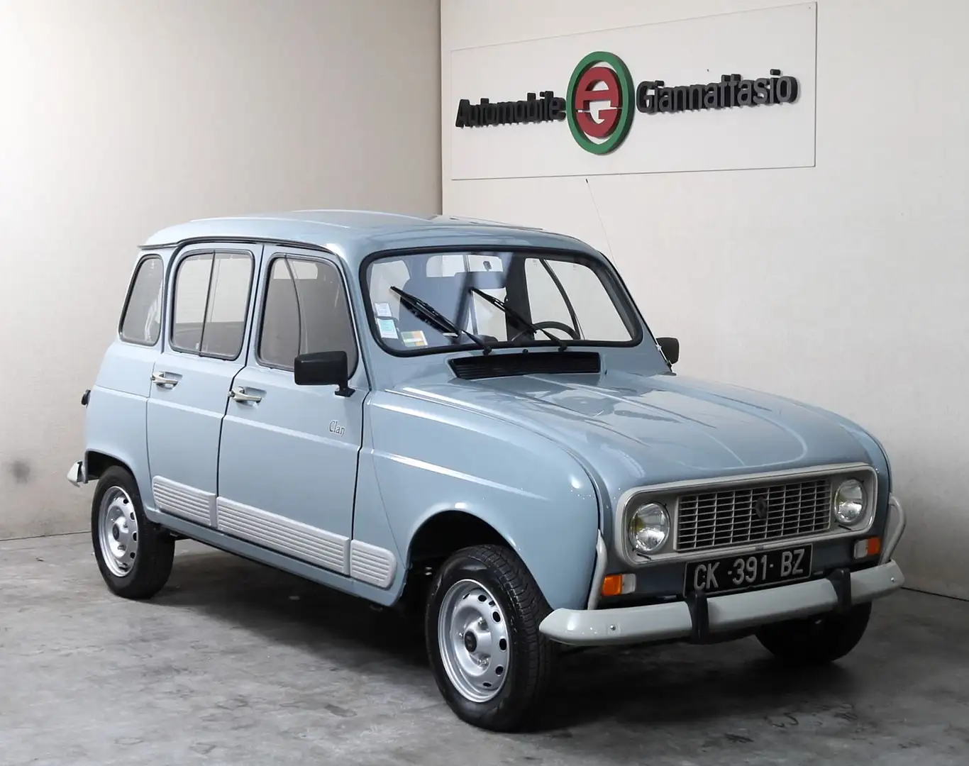 Renault R4 Clan einmalig 56641km original nicht Restauri Синій - 2