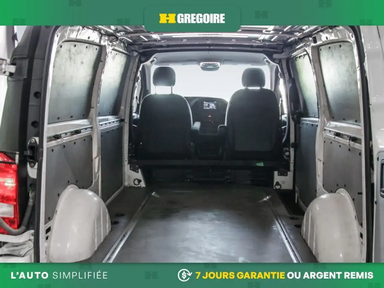 Mercedes-Benz Metris Passenger Van снимка Mercedes-Benz Metris Passenger Van