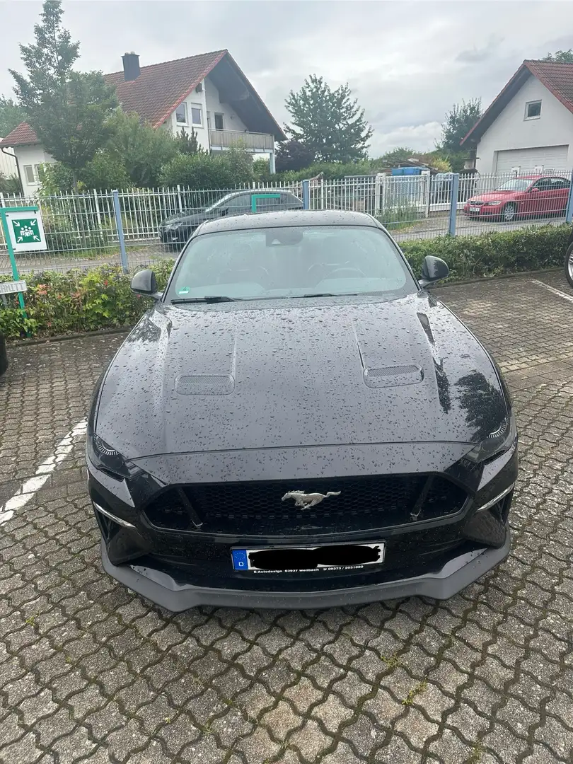 Ford Mustang GT Schwarz - 2
