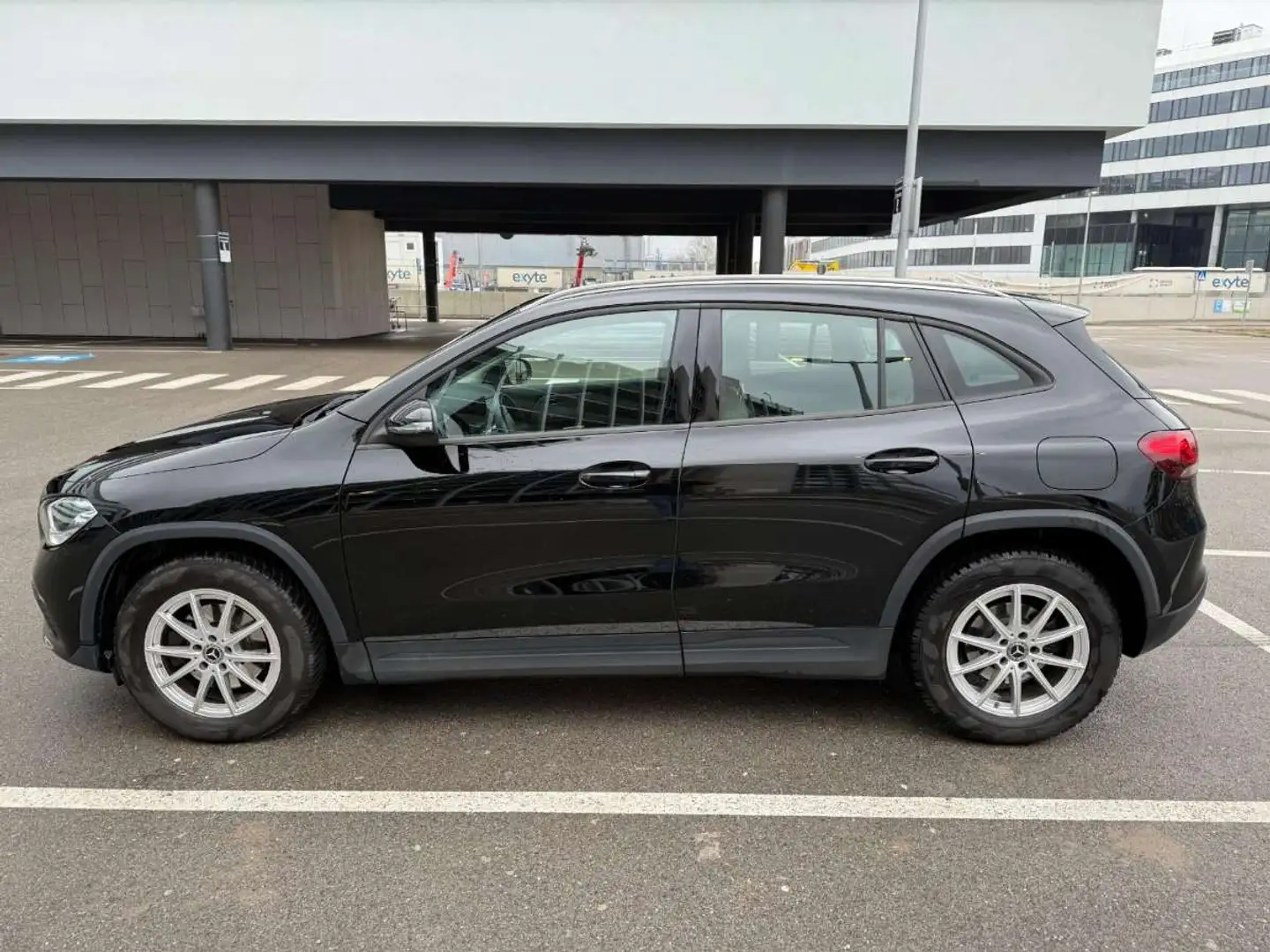 Mercedes-Benz GLA 180 GLA 180 d Aut. Schwarz - 2