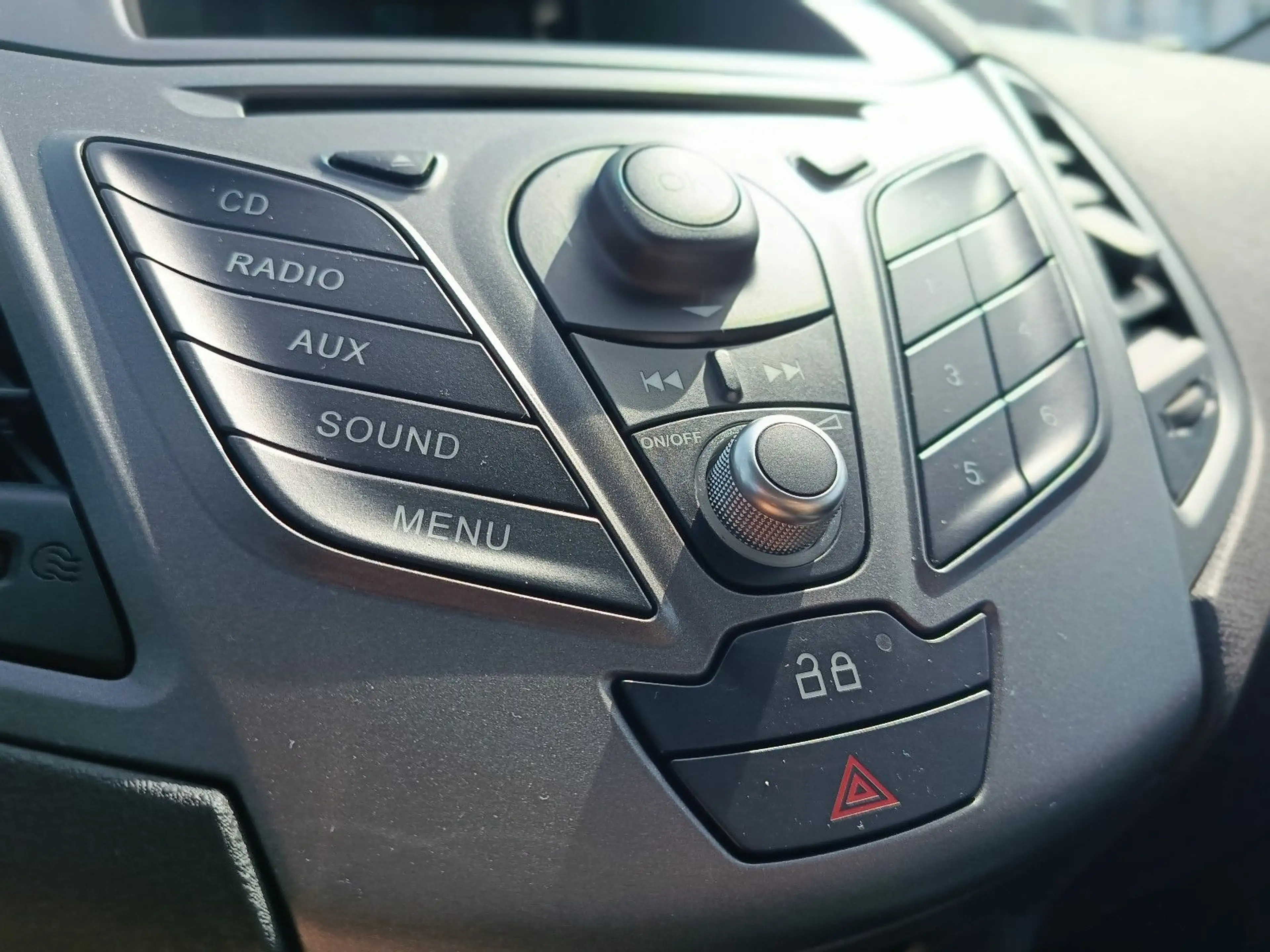 Ford Fiesta Ambiente Klima*Alufelgen*Allwetterreifen — photo 11