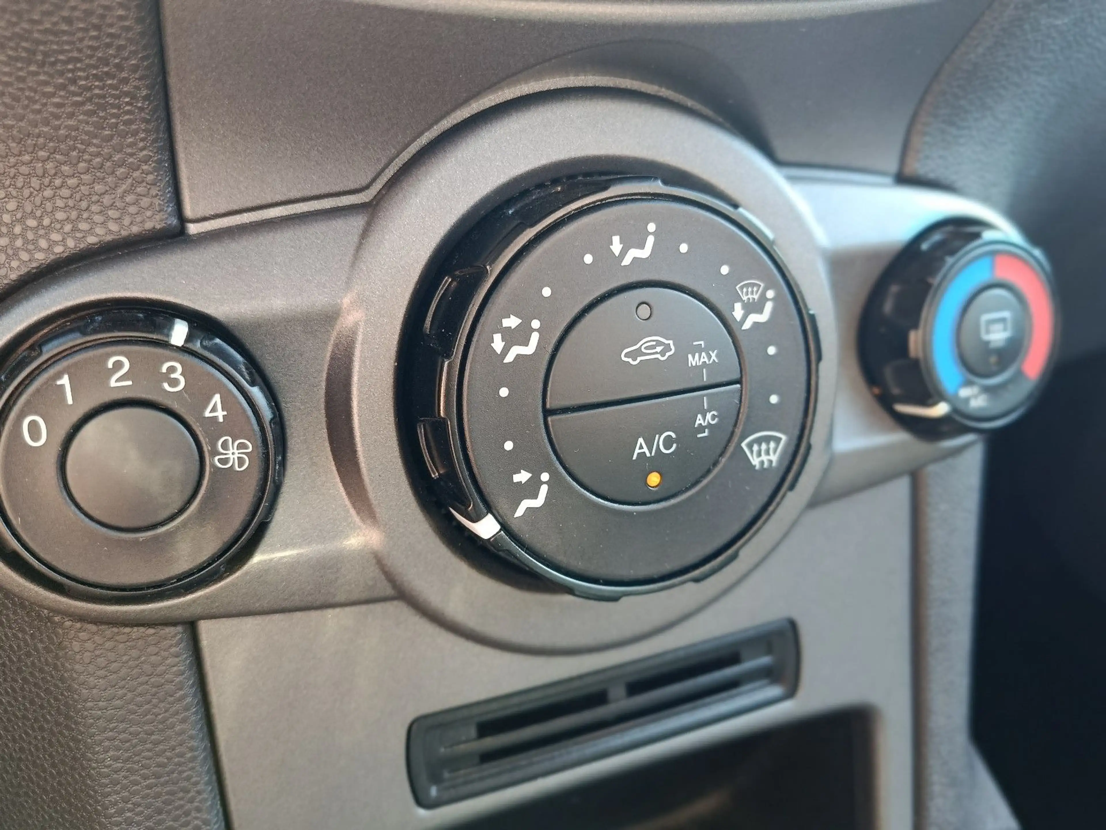 Ford Fiesta Ambiente Klima*Alufelgen*Allwetterreifen — photo 12