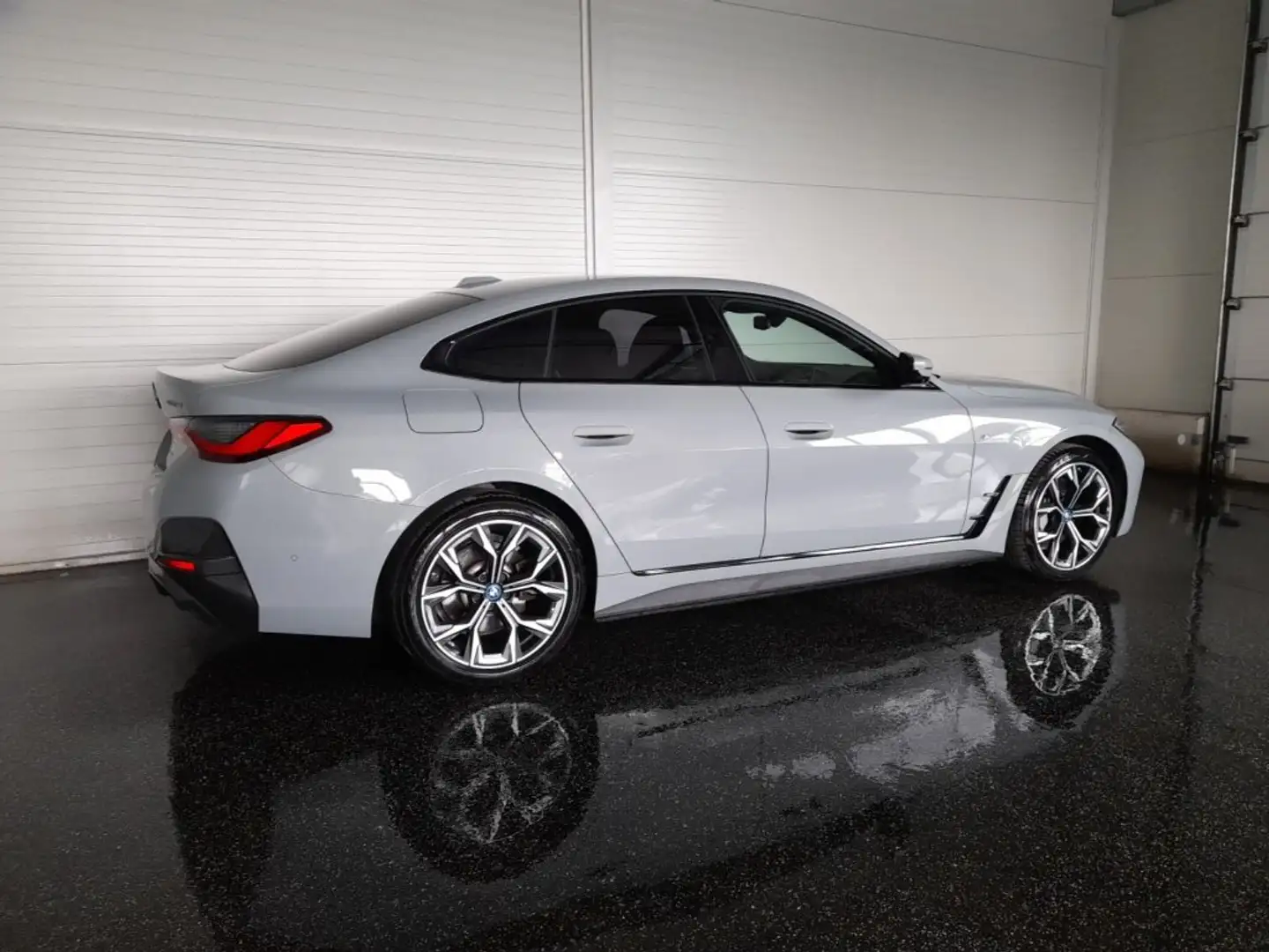 BMW i4 GC M-SPORT eDrive40 80,7kWh Aut. *VOLL LED & FLA / 19 ZOLL / NAVI / 360° KAMERA / E-SITZ & MEMORY / PARKING ASS. PLUS / H Grau - 2