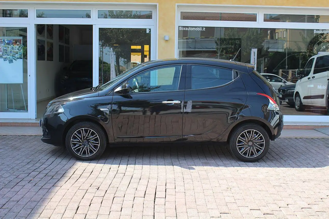 Lancia Ypsilon 2022 — фото 11