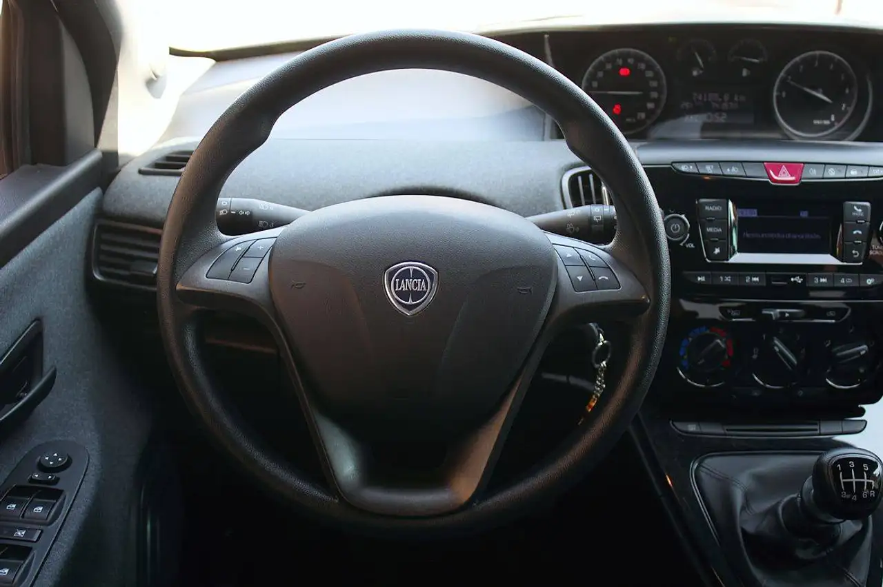 Lancia Ypsilon 2022 — фото 8