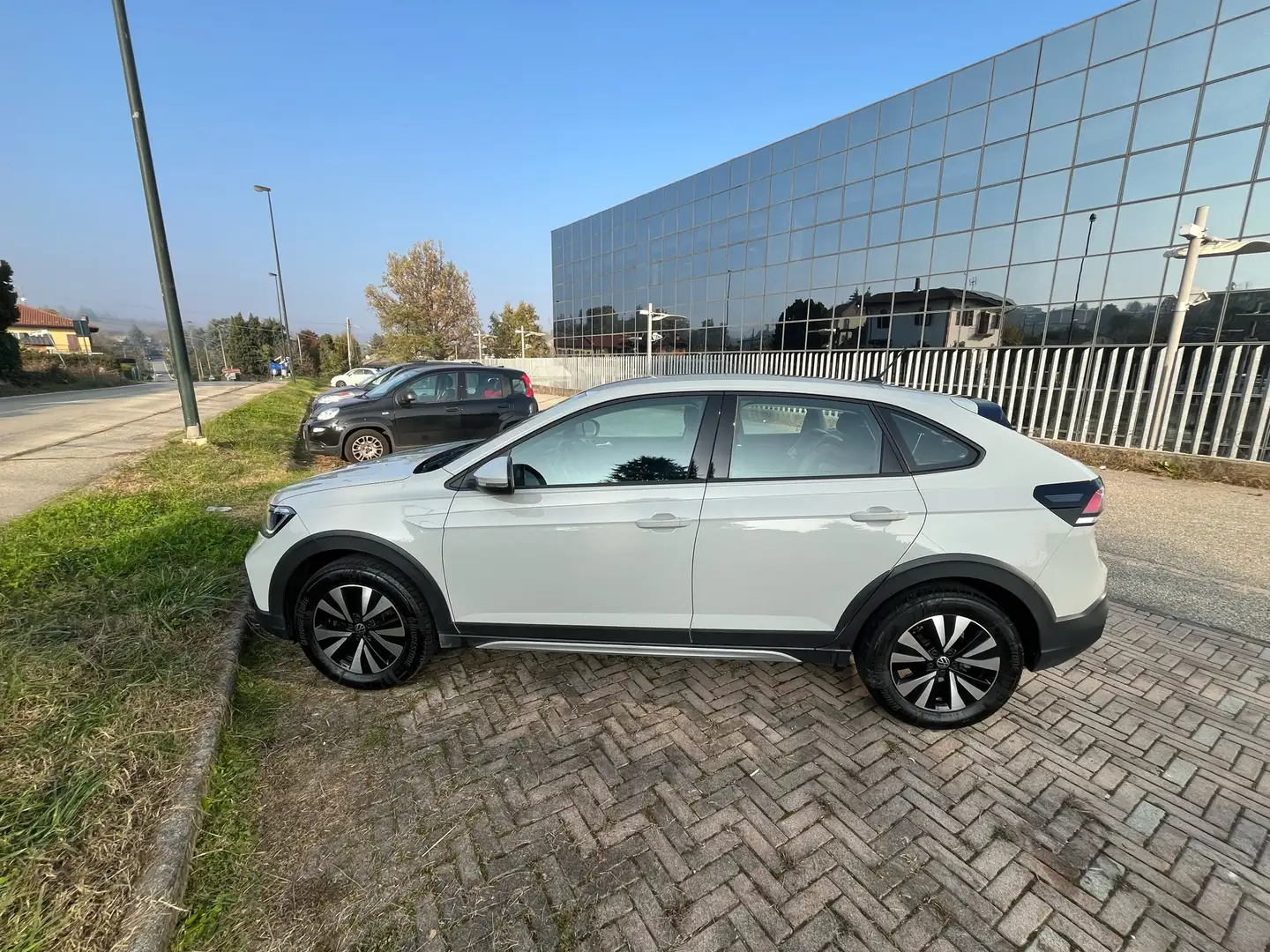 Volkswagen Taigo 1.0 tsi Life 110cv Бежевий - 1