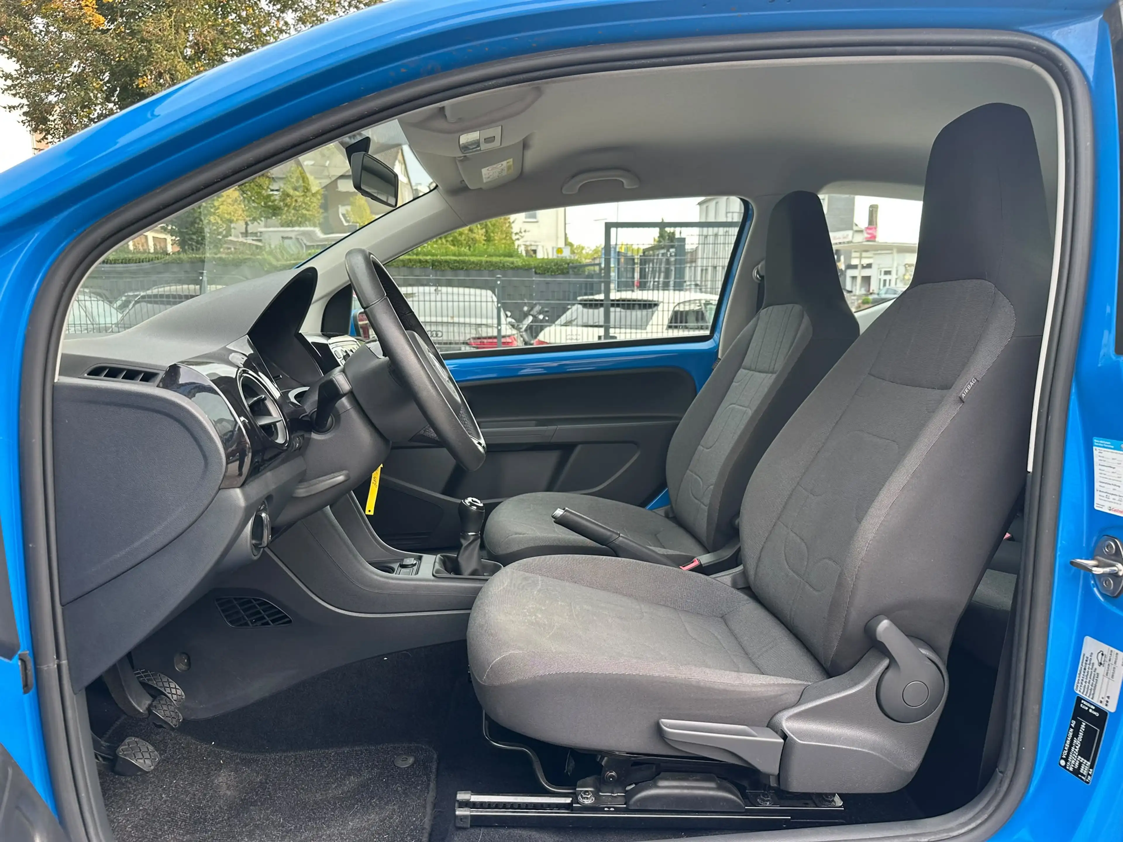 Volkswagen up! 1.0 move up!*SITZHEIZUNG*KLIMA*ZV*EL.FENSTER — photo 12