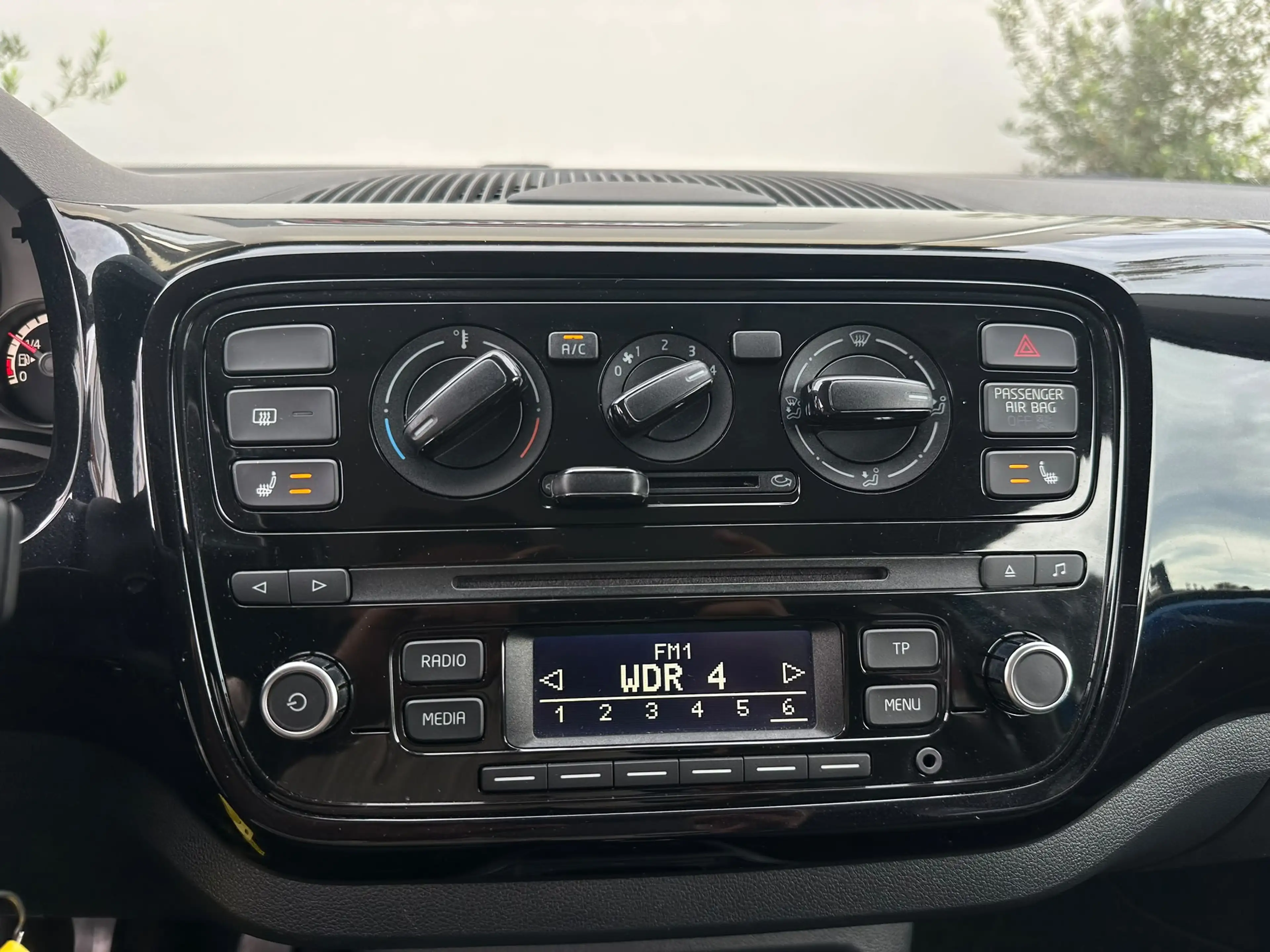 Volkswagen up! 1.0 move up!*SITZHEIZUNG*KLIMA*ZV*EL.FENSTER — photo 16