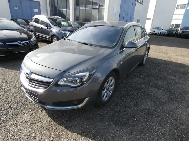 Opel Insignia view 3