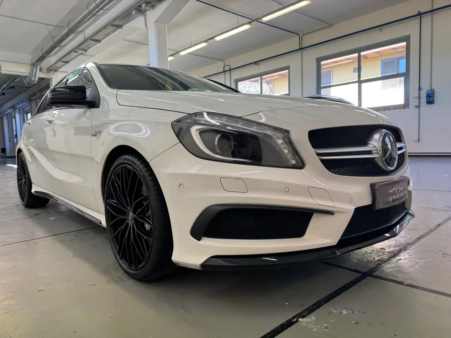 Mercedes-Benz A 45 AMG A 45 AMG 4Matic Automatic Белый - 1