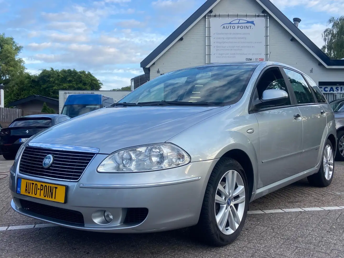 Fiat Croma 2.2-16V DYNAMIC AUTOMAAT/AIRCO/CRUISE/PDC Grijs - 1
