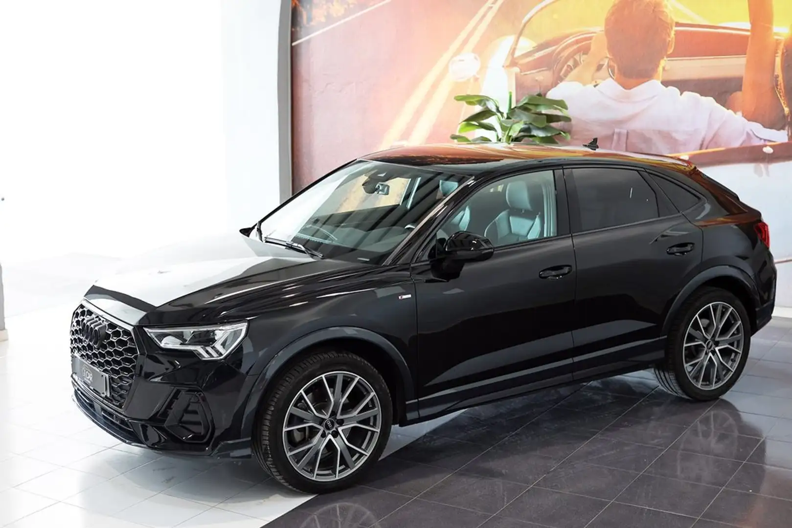 Audi Q3 40 TFSI Black line quattro S tronic Negro - 2