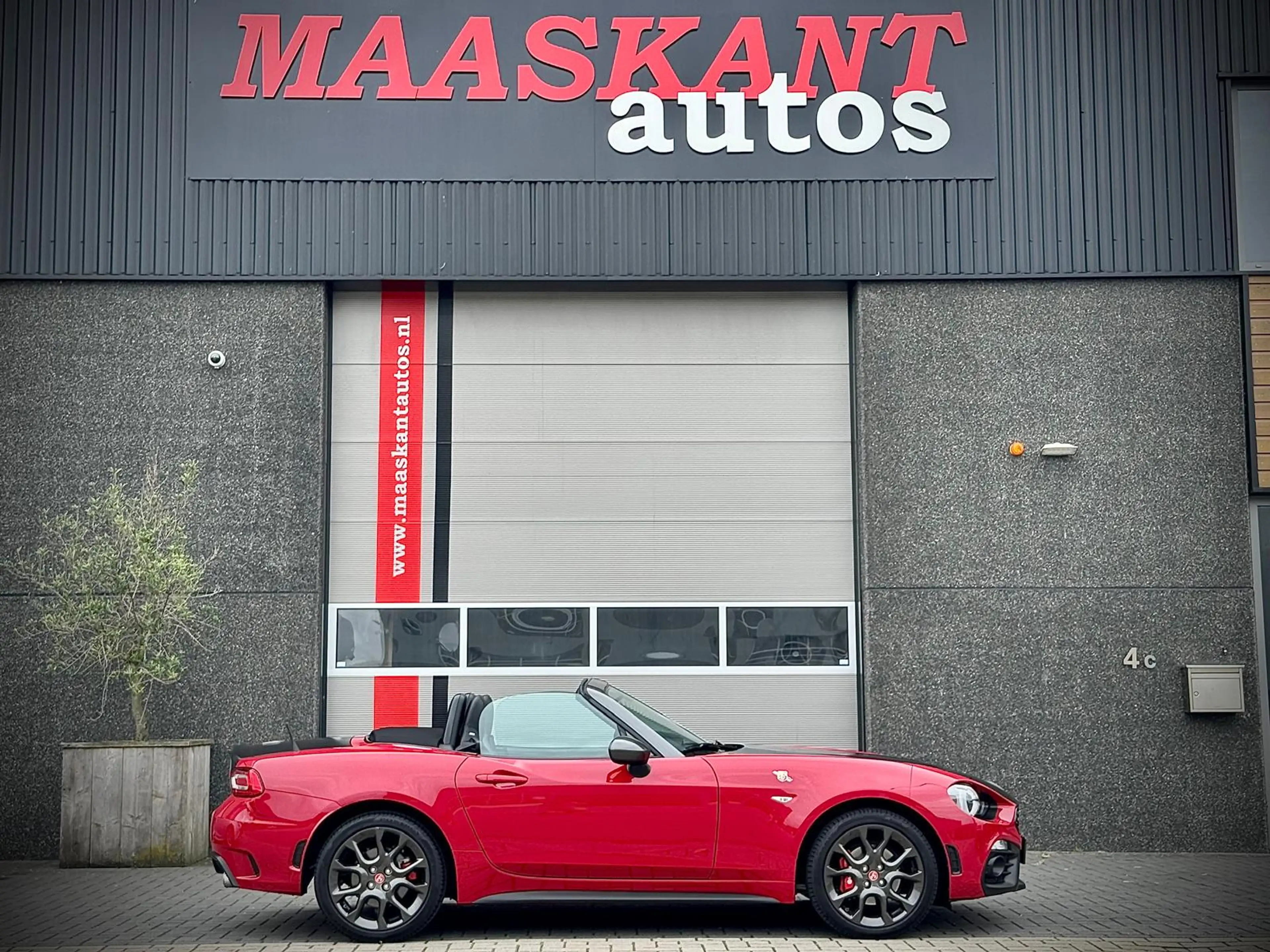 Abarth 124 Spider 1.4 MultiAir Turbo / Aut / 170pk / Record Monza ex