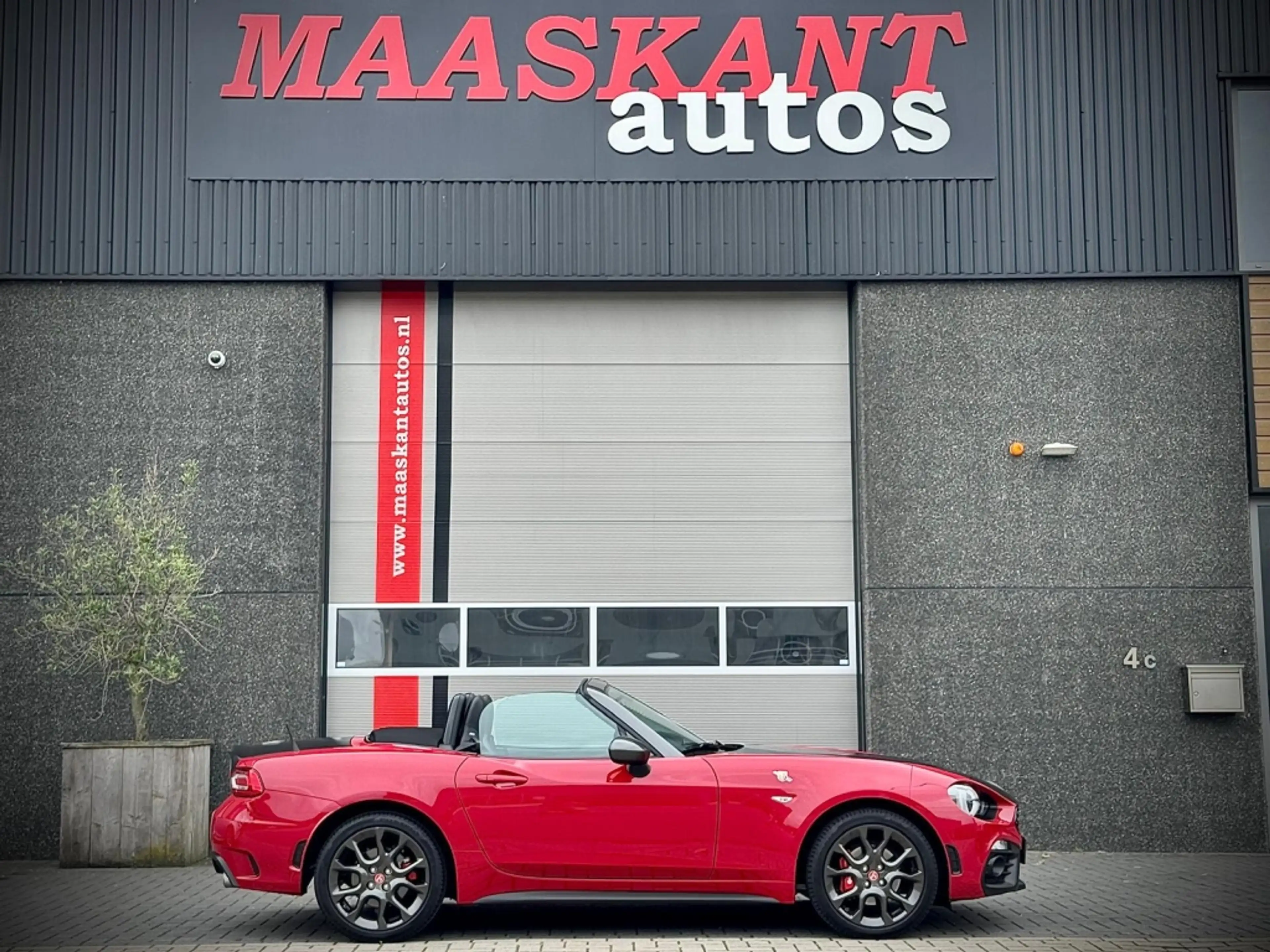Abarth 124 Spider 1.4 MultiAir Turbo / Aut / 170pk / Record Monza ex