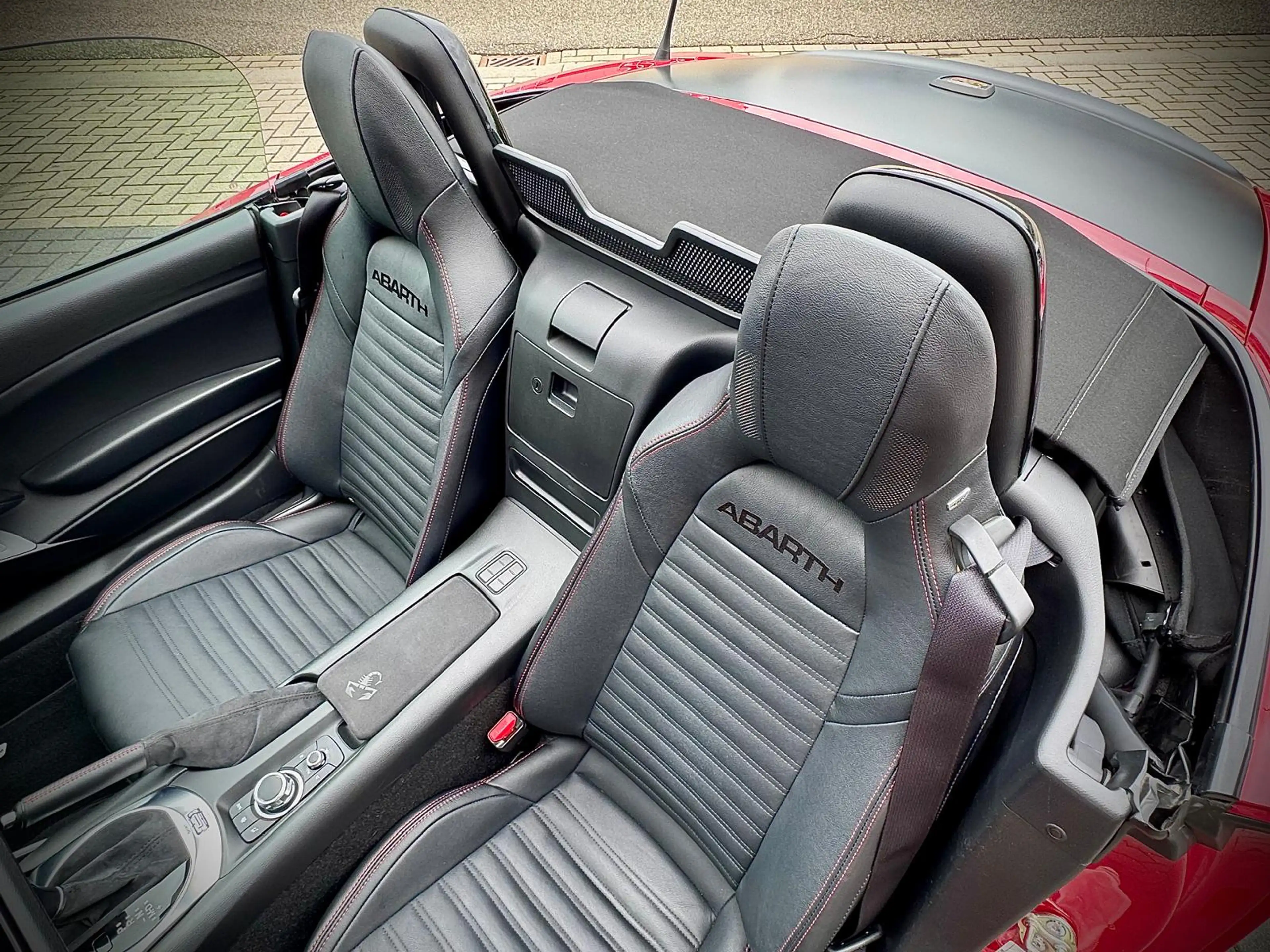 Abarth 124 Spider 1.4 MultiAir Turbo / Aut / 170pk / Record Monza ex — photo 28